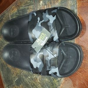 BRAND NEW MEN'S CAMO SLIDES